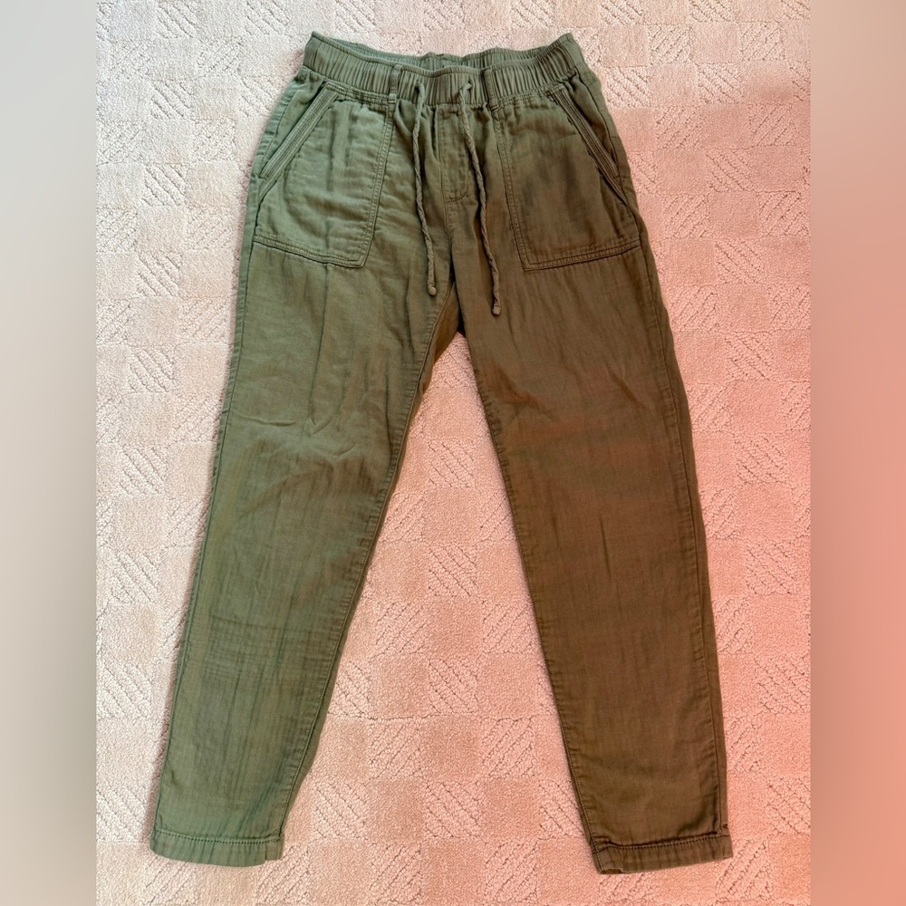 Old Navy Women’s Cargo Pants in Olive